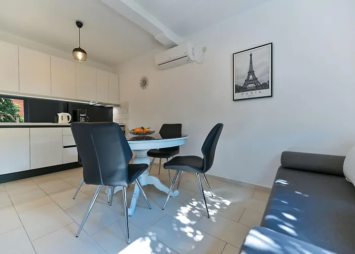 Kapetan Apartment *