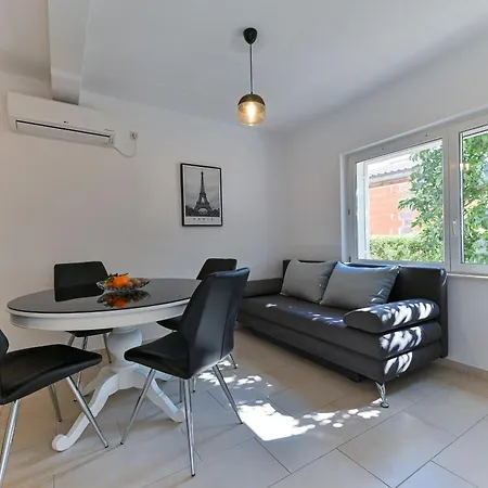 Kapetan דירה טרוגיר