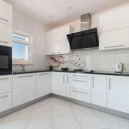 Kapetan דירה טרוגיר