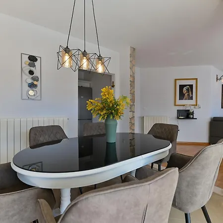 Kapetan דירה טרוגיר