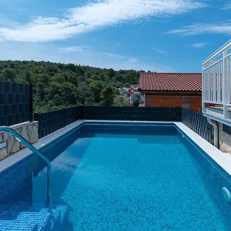 Kapetan דירה טרוגיר